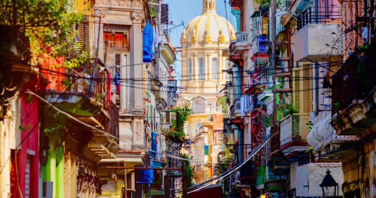 Descubre la esencia de La Habana Vieja y su encanto colonial en Cuba