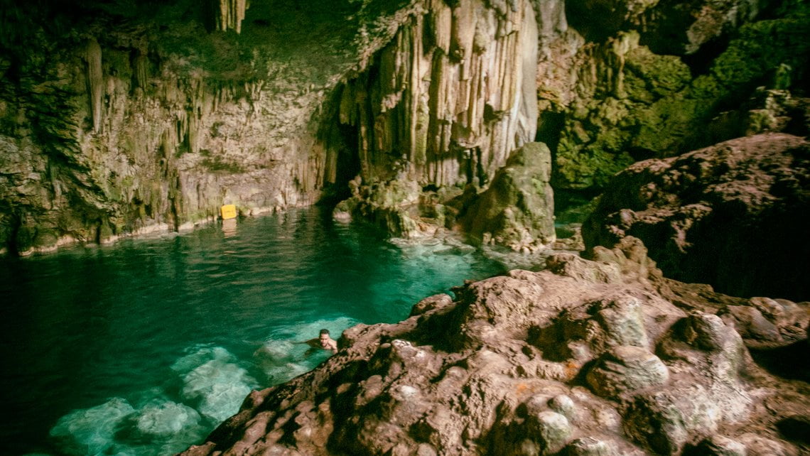 Explora la belleza natural de la Cueva Saturno en Cuba: guía de viaje, tours y recomendaciones.